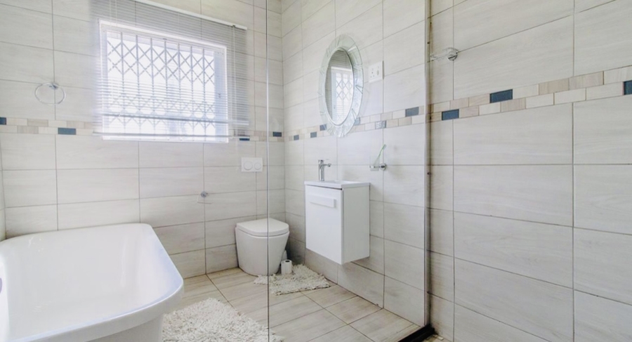 3 Bedroom Property for Sale in Linmeyer Gauteng