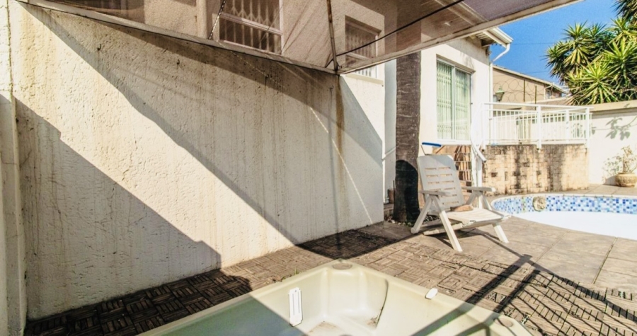 3 Bedroom Property for Sale in Linmeyer Gauteng