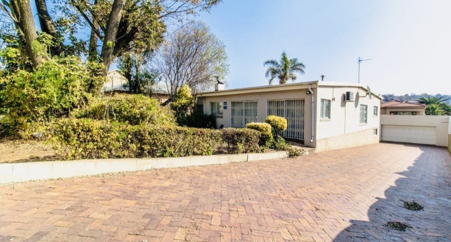 3 Bedroom Property for Sale in Linmeyer Gauteng