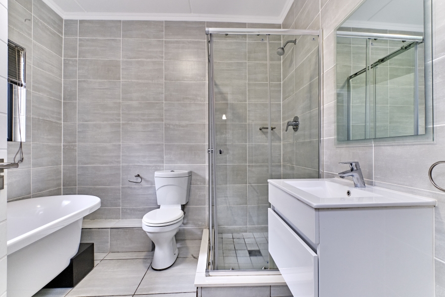 3 Bedroom Property for Sale in Waterfall Gauteng