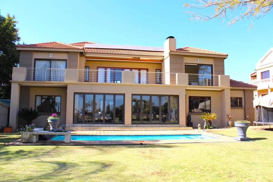 5 Bedroom Property for Sale in Pebble Rock Golf Village Gauteng