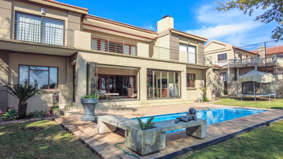 5 Bedroom Property for Sale in Pebble Rock Golf Village Gauteng