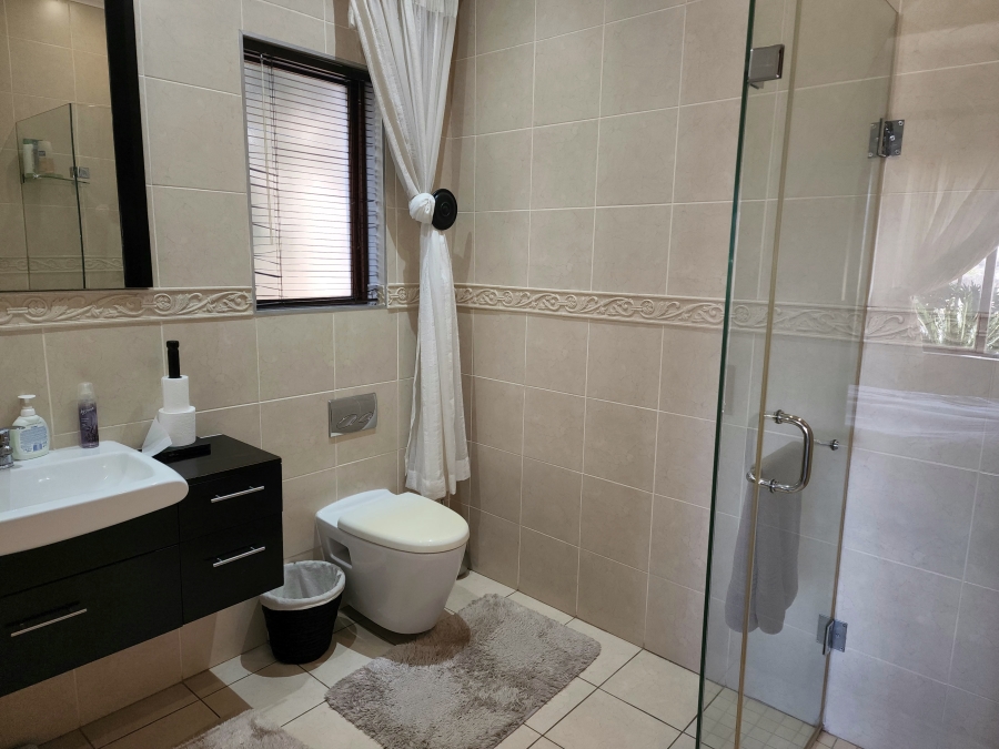 5 Bedroom Property for Sale in Pebble Rock Golf Village Gauteng