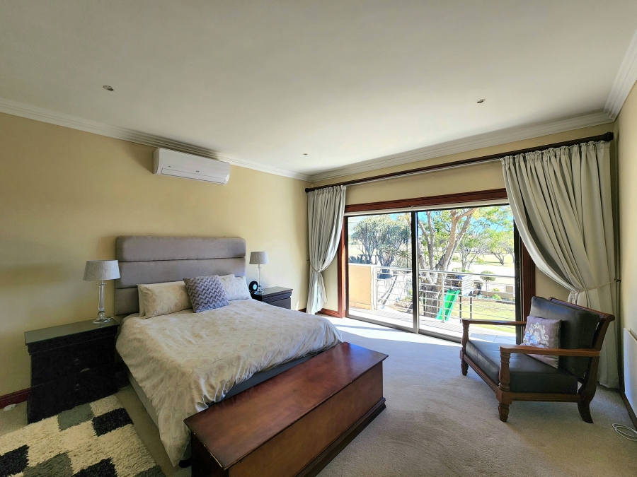 5 Bedroom Property for Sale in Pebble Rock Golf Village Gauteng