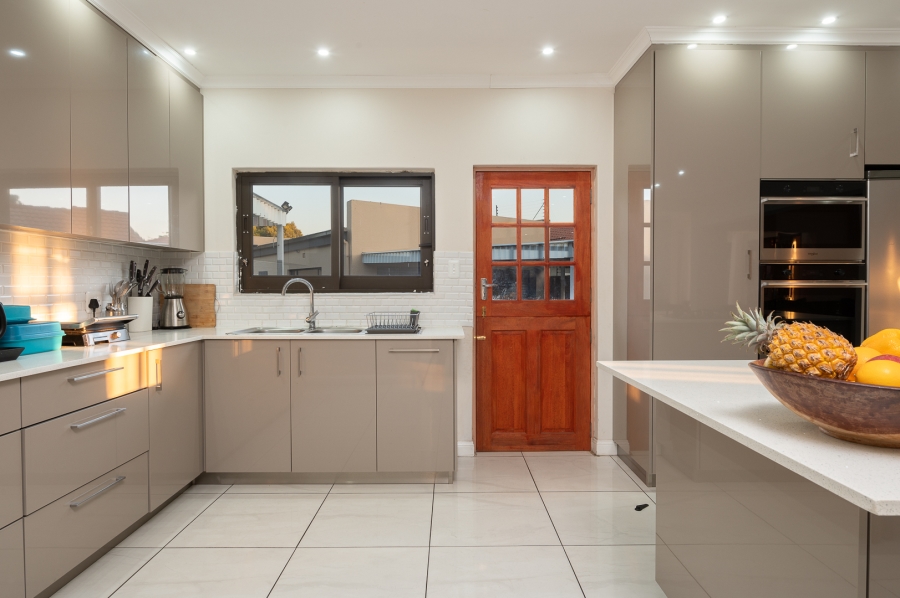 3 Bedroom Property for Sale in Brackendowns Gauteng