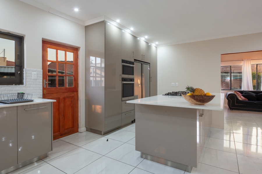 3 Bedroom Property for Sale in Brackendowns Gauteng