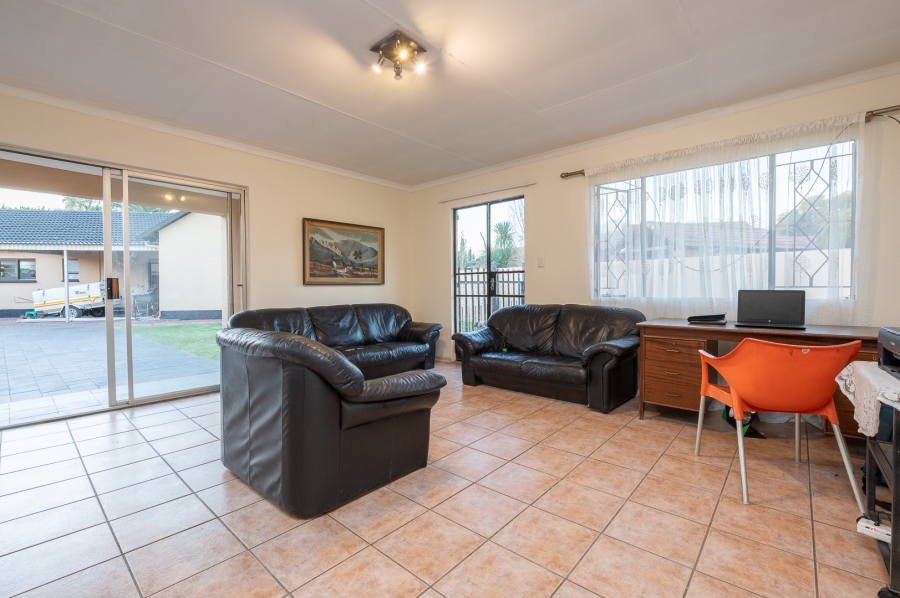 3 Bedroom Property for Sale in Brackendowns Gauteng