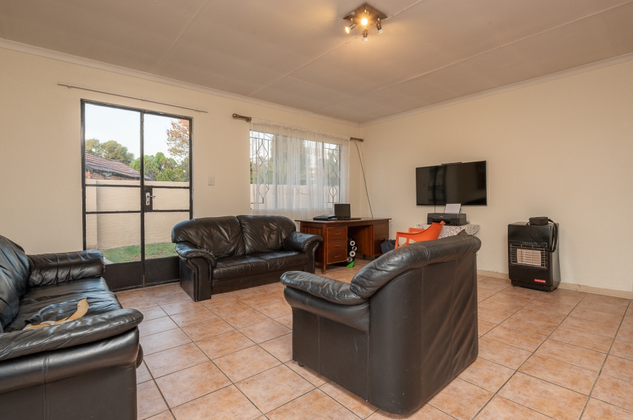 3 Bedroom Property for Sale in Brackendowns Gauteng