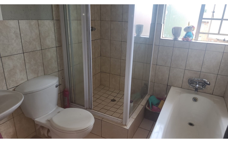2 Bedroom Property for Sale in Kenleaf Gauteng