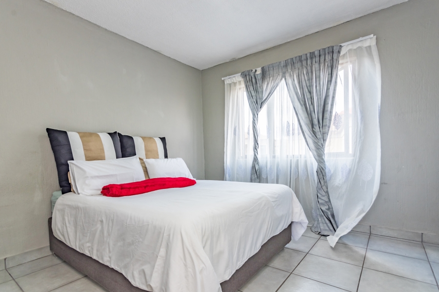 2 Bedroom Property for Sale in Weltevreden Park Gauteng