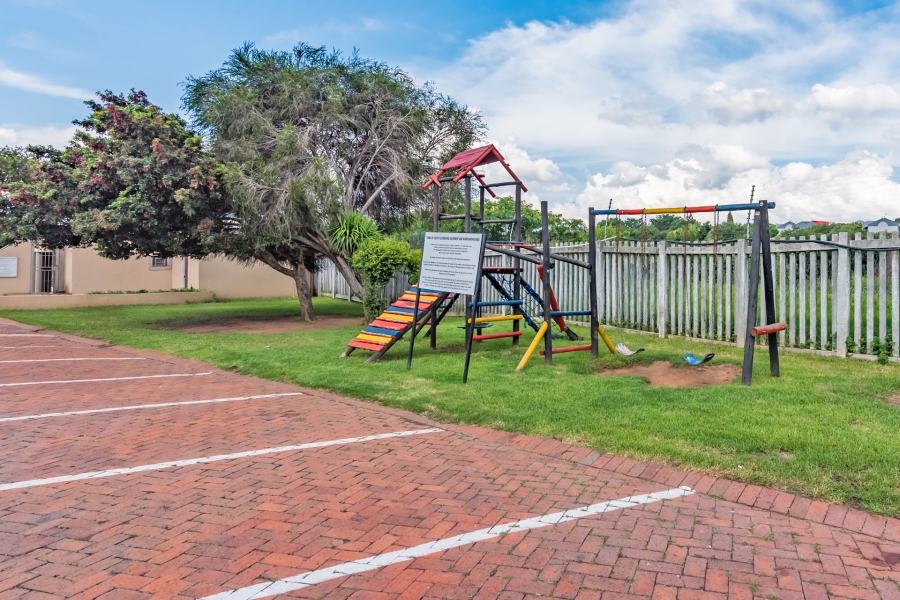 2 Bedroom Property for Sale in Weltevreden Park Gauteng