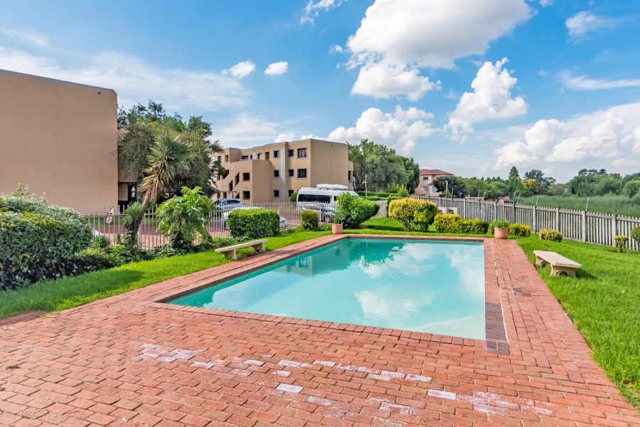 2 Bedroom Property for Sale in Weltevreden Park Gauteng