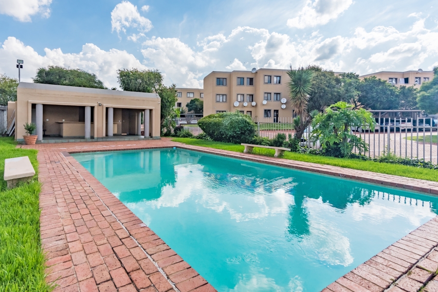 2 Bedroom Property for Sale in Weltevreden Park Gauteng
