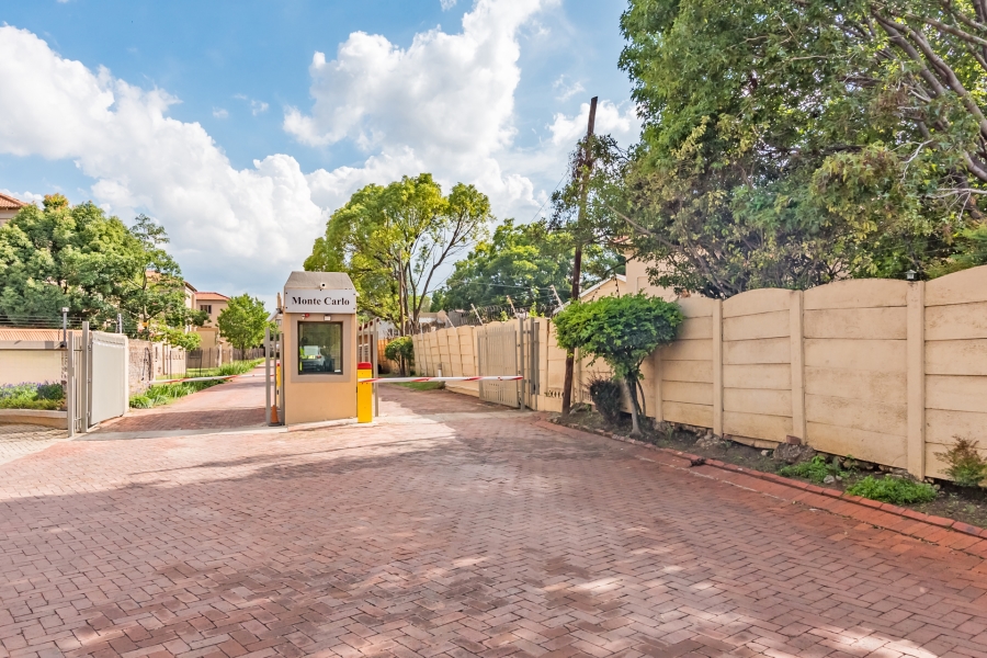 2 Bedroom Property for Sale in Weltevreden Park Gauteng