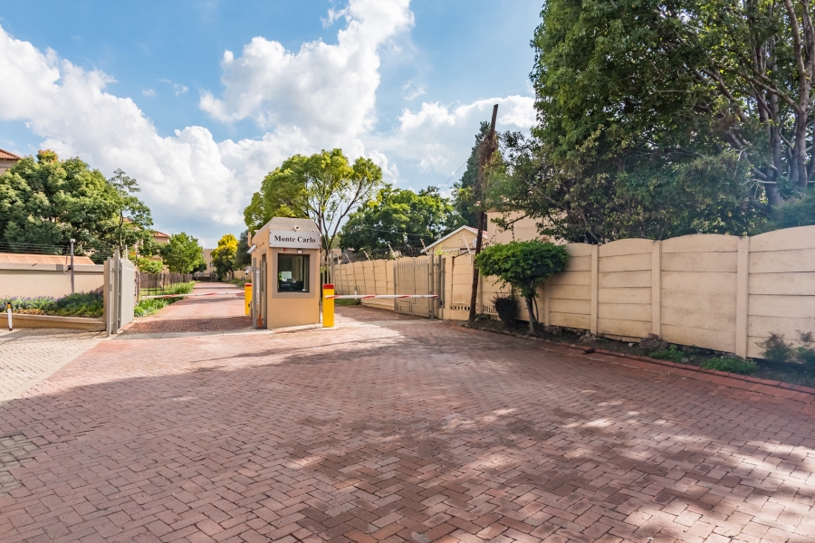 2 Bedroom Property for Sale in Weltevreden Park Gauteng