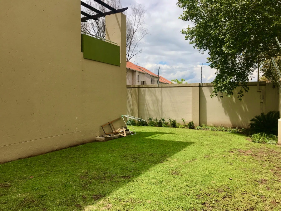 To Let 2 Bedroom Property for Rent in Broadacres Gauteng