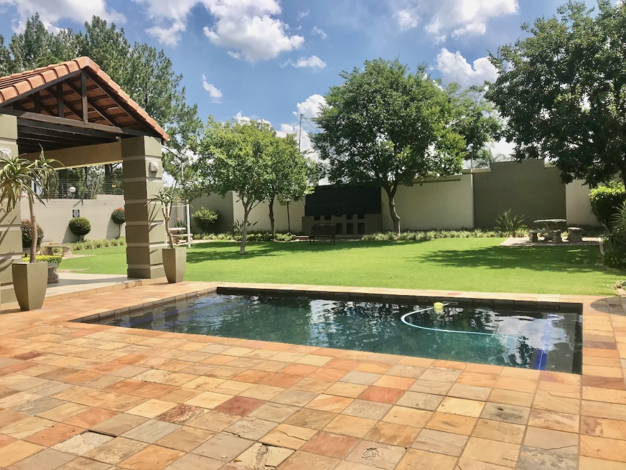 To Let 2 Bedroom Property for Rent in Broadacres Gauteng