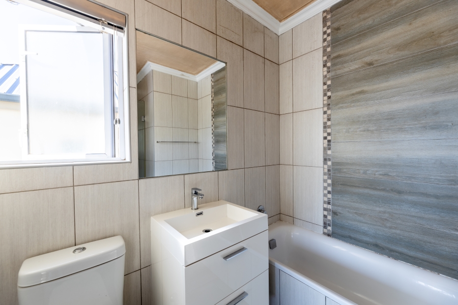 2 Bedroom Property for Sale in Broadacres Gauteng