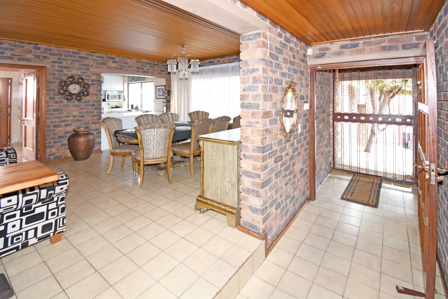 3 Bedroom Property for Sale in Orange Grove Gauteng