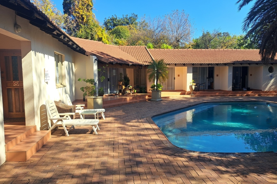 11 Bedroom Property for Sale in Magaliessig Gauteng