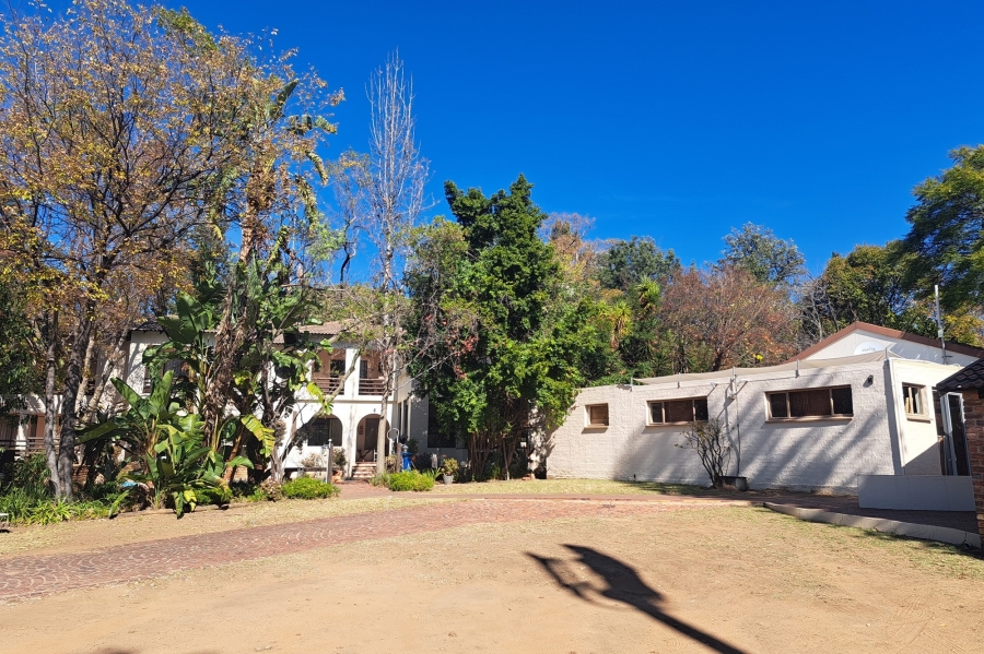 11 Bedroom Property for Sale in Magaliessig Gauteng