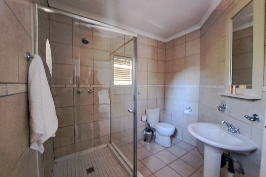11 Bedroom Property for Sale in Magaliessig Gauteng