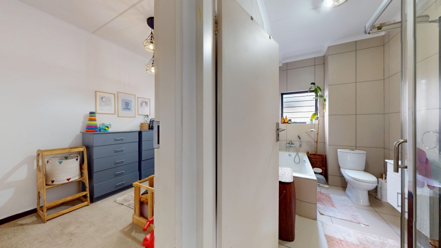 2 Bedroom Property for Sale in Lilianton Gauteng
