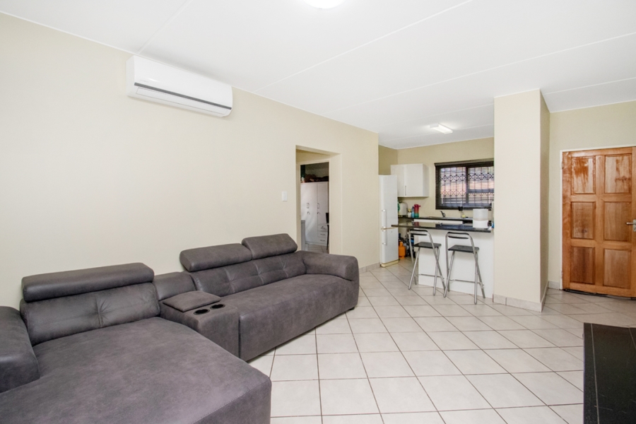 2 Bedroom Property for Sale in Helderkruin Gauteng