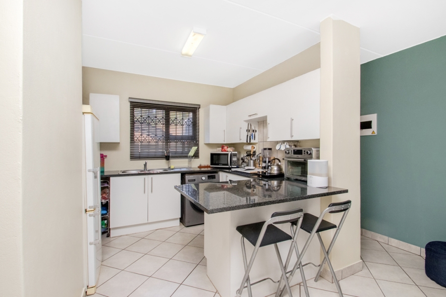 2 Bedroom Property for Sale in Helderkruin Gauteng