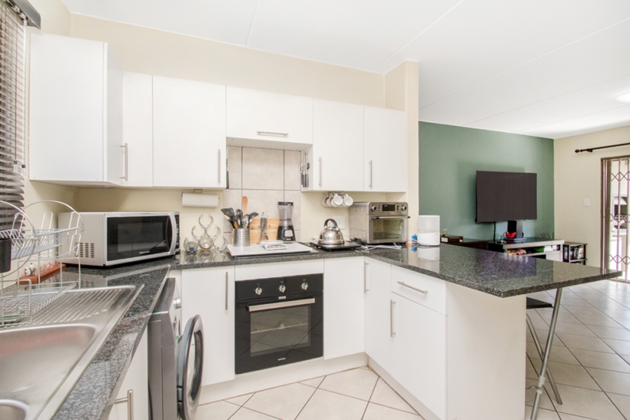 2 Bedroom Property for Sale in Helderkruin Gauteng