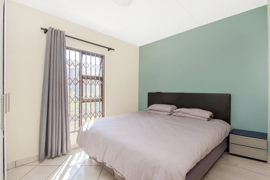 2 Bedroom Property for Sale in Helderkruin Gauteng