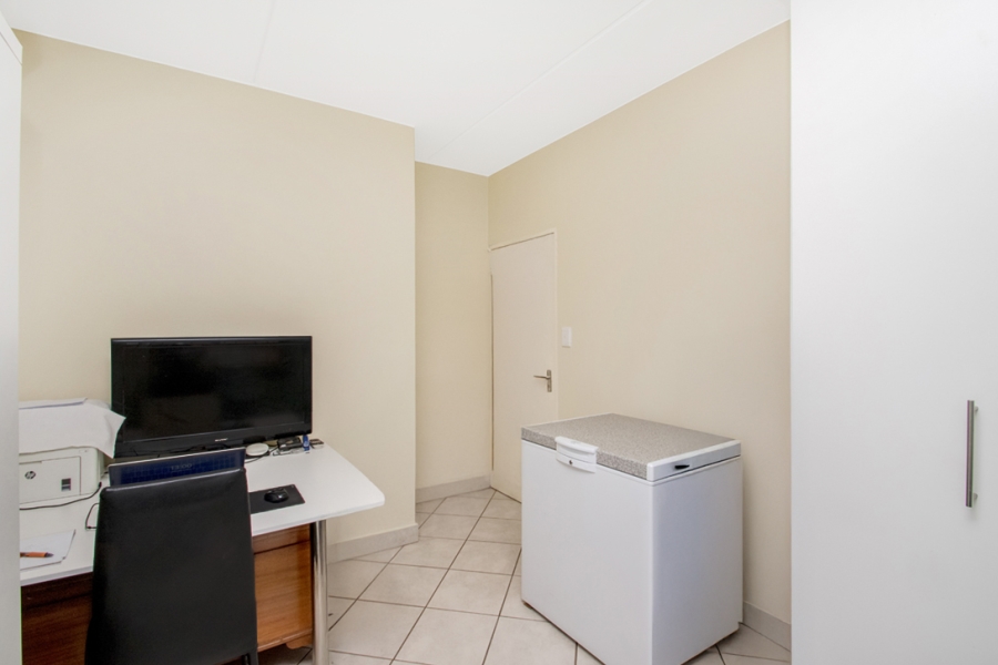 2 Bedroom Property for Sale in Helderkruin Gauteng
