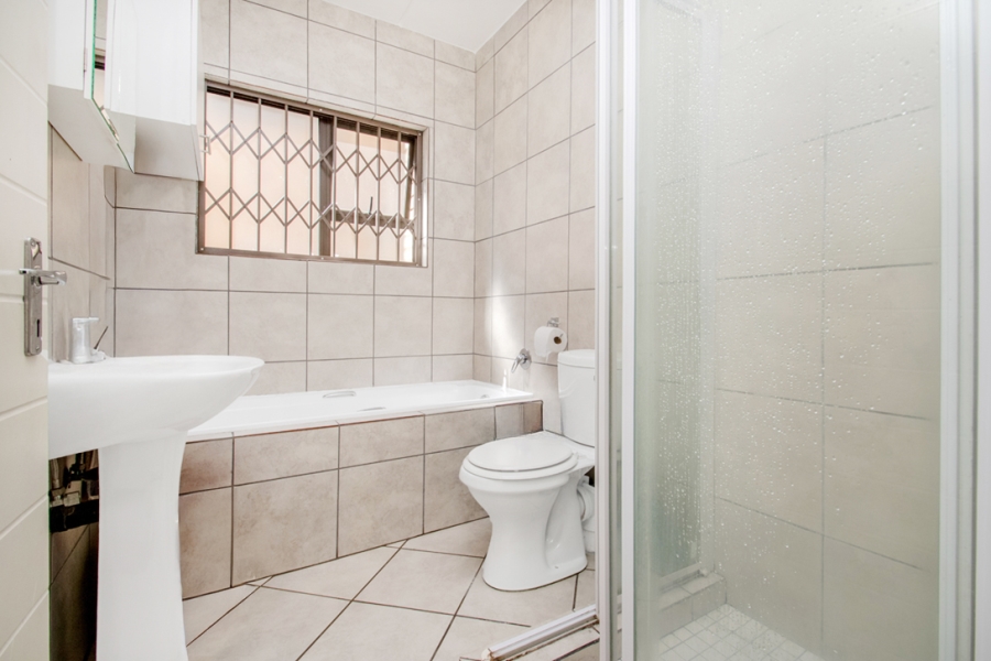 2 Bedroom Property for Sale in Helderkruin Gauteng