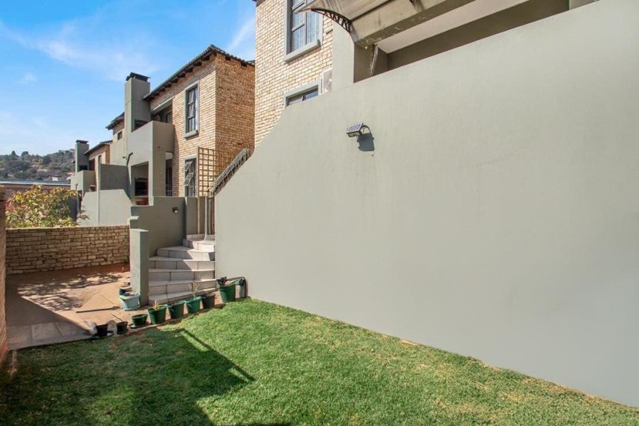 2 Bedroom Property for Sale in Helderkruin Gauteng