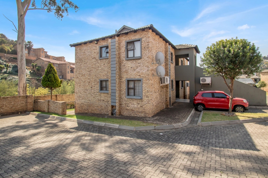 2 Bedroom Property for Sale in Helderkruin Gauteng