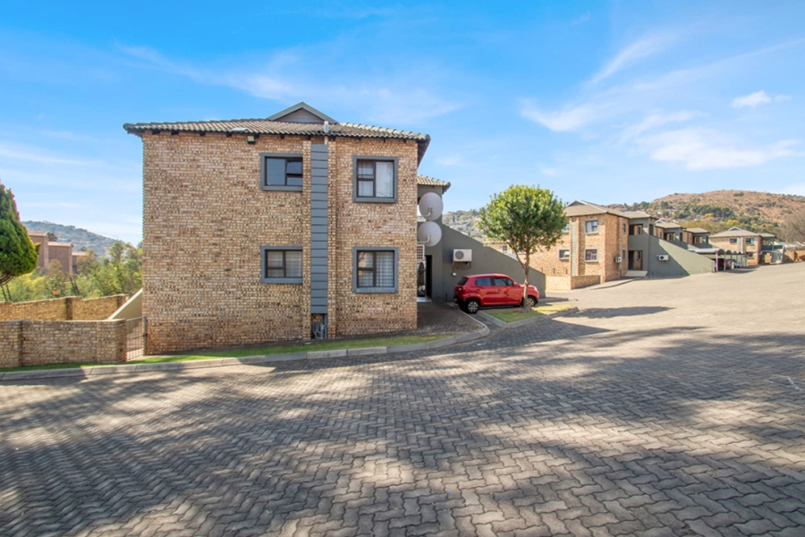 2 Bedroom Property for Sale in Helderkruin Gauteng