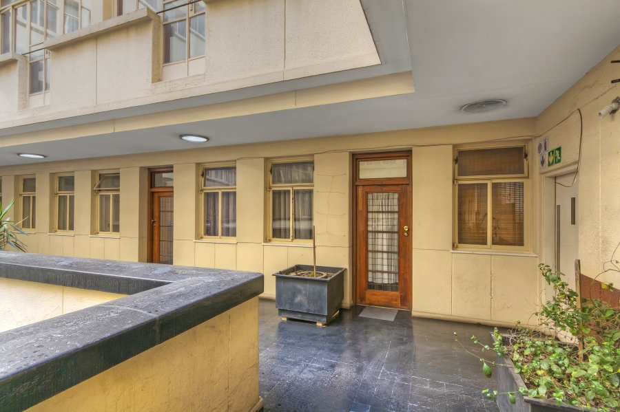 2 Bedroom Property for Sale in Johannesburg Central Gauteng