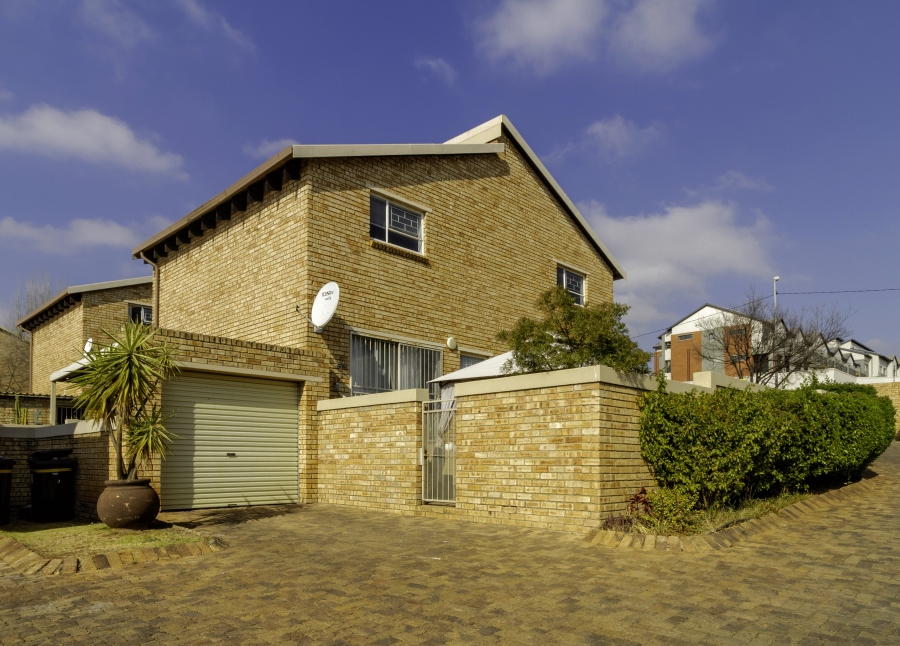 3 Bedroom Property for Sale in Wilgeheuwel Gauteng