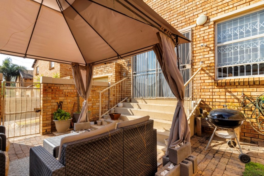 3 Bedroom Property for Sale in Wilgeheuwel Gauteng