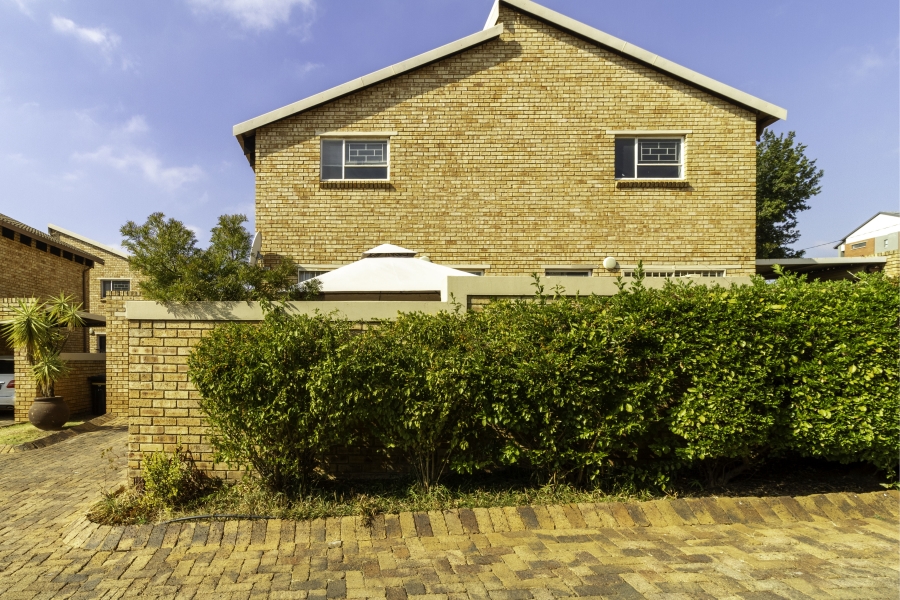 3 Bedroom Property for Sale in Wilgeheuwel Gauteng