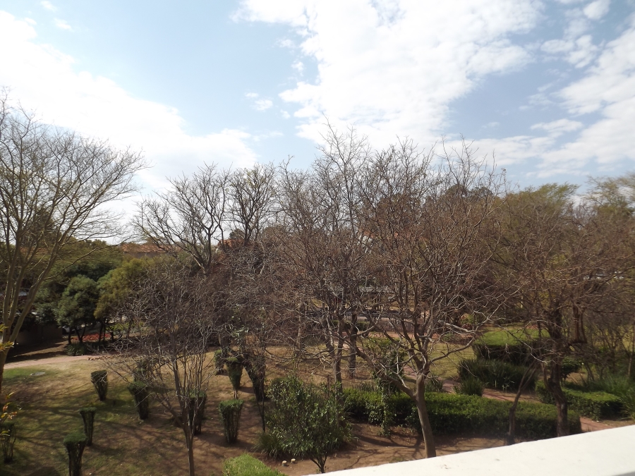 To Let 2 Bedroom Property for Rent in Jackal Creek Golf Estate Gauteng