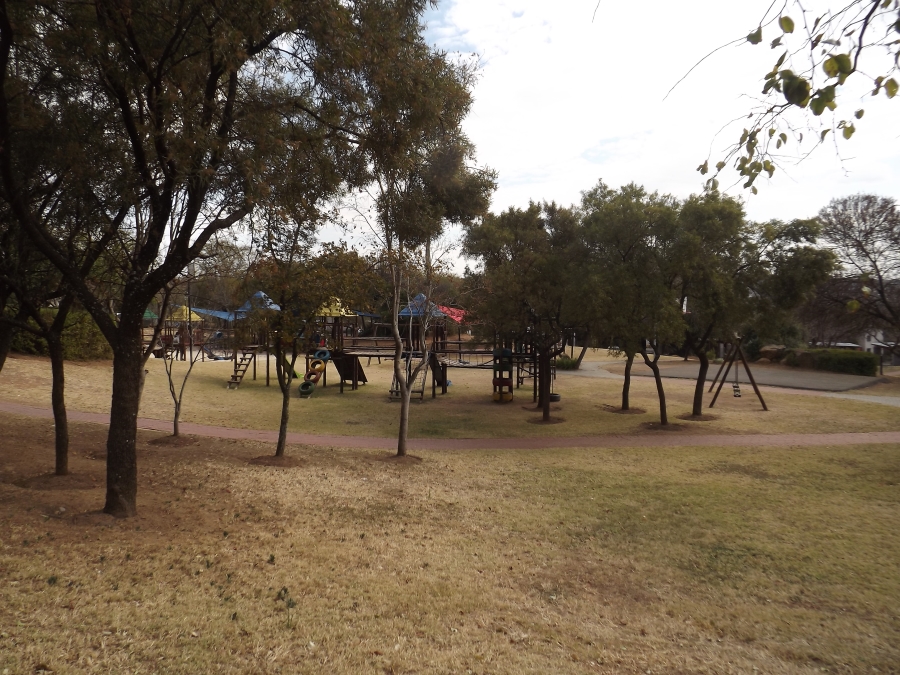 To Let 2 Bedroom Property for Rent in Jackal Creek Golf Estate Gauteng