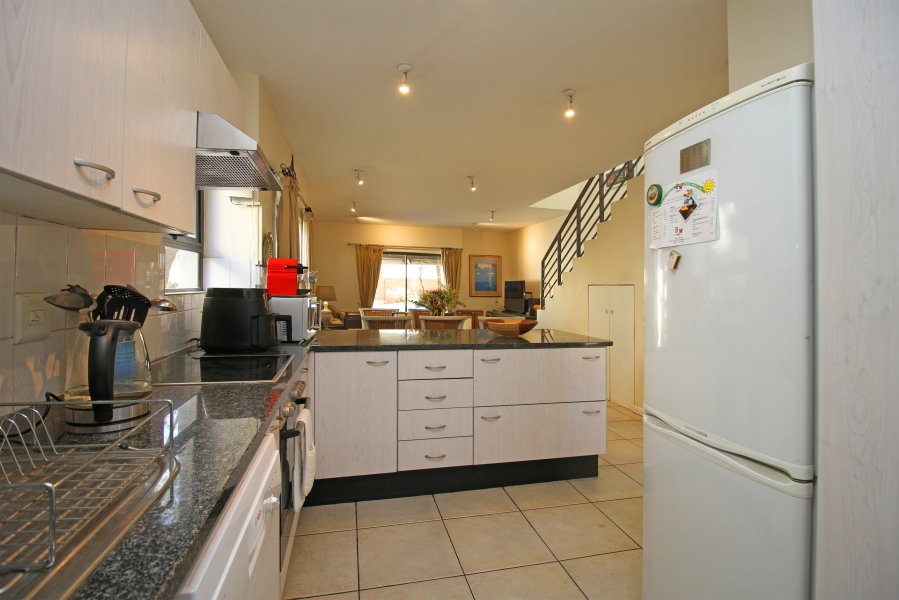 To Let 2 Bedroom Property for Rent in Bryanston Gauteng