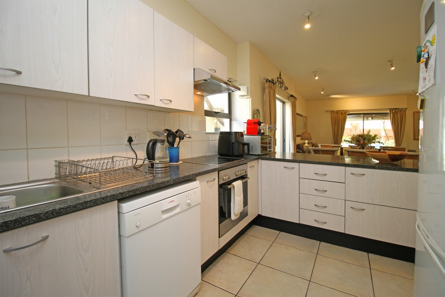 To Let 2 Bedroom Property for Rent in Bryanston Gauteng