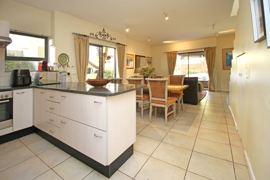 To Let 2 Bedroom Property for Rent in Bryanston Gauteng