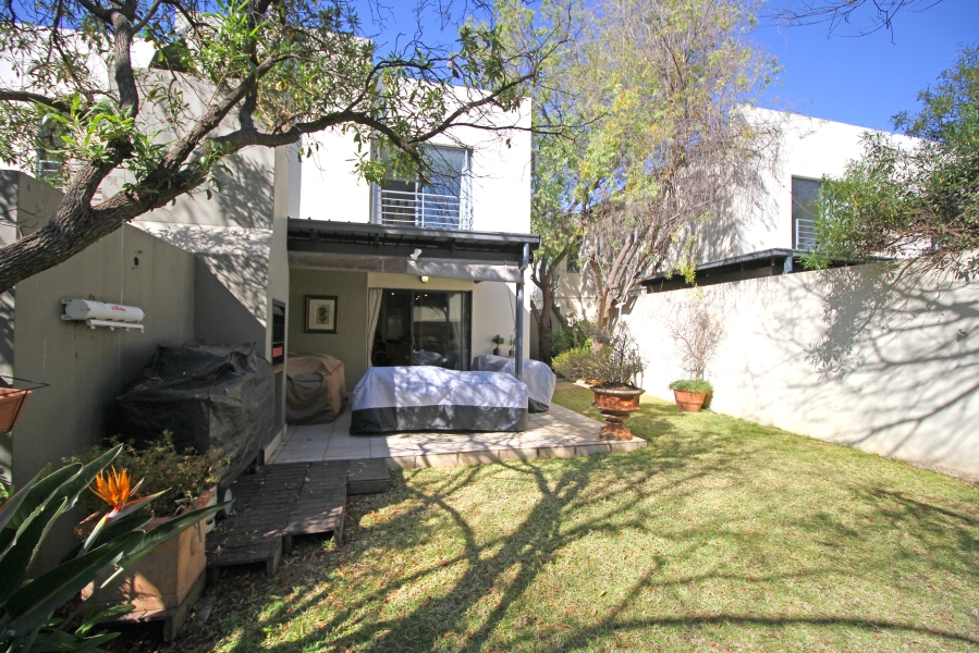 To Let 2 Bedroom Property for Rent in Bryanston Gauteng