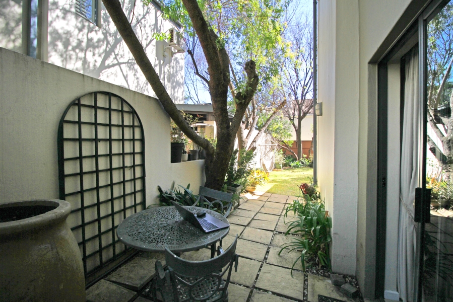 To Let 2 Bedroom Property for Rent in Bryanston Gauteng
