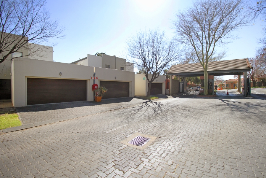 To Let 2 Bedroom Property for Rent in Bryanston Gauteng