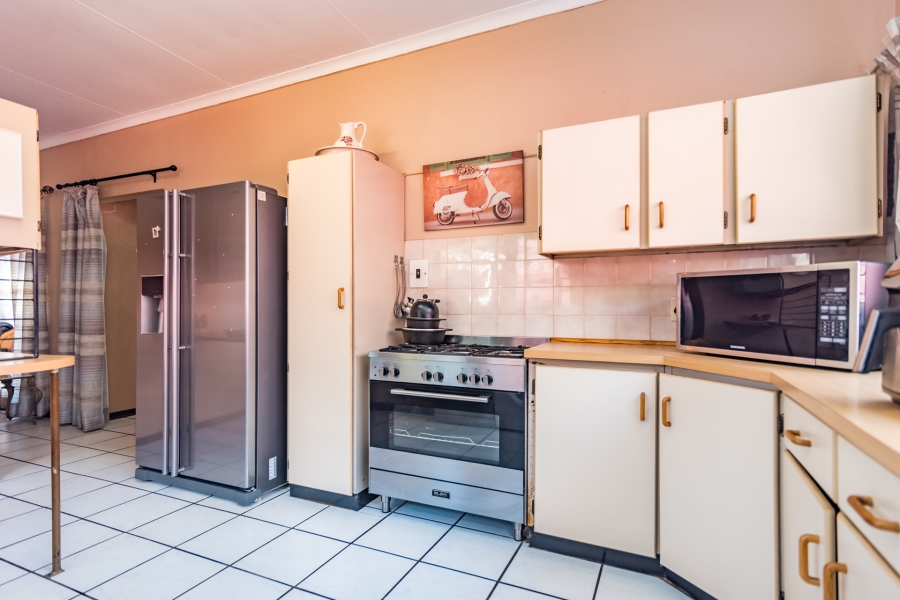 3 Bedroom Property for Sale in Breaunanda Gauteng