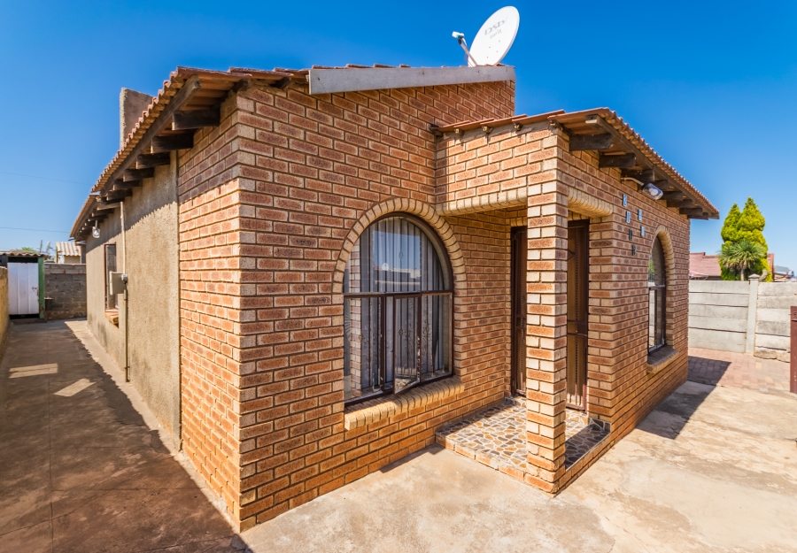 3 Bedroom Property for Sale in Emdeni Gauteng